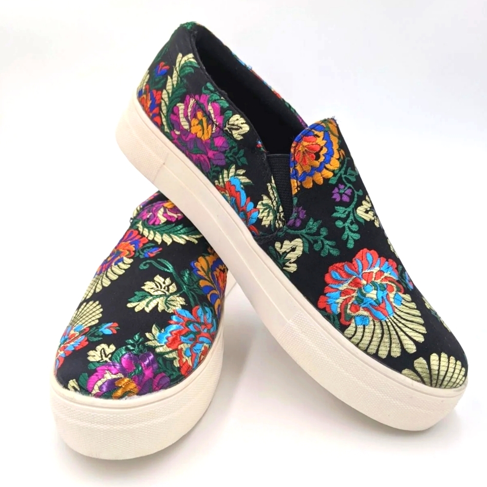 🏵️Funky Slip-on Sneakers🌺